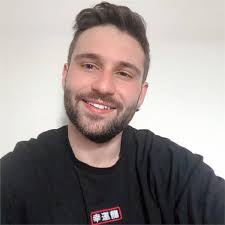 Elia Dusi's Instagram, Twitter & Facebook