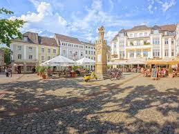 Moers — i moers møːrs, 1) stadt im kreis wesel, nordrhein westfalen, links des niederrheins, 26 m über dem meeresspiegel, 105 700 einwohner; Moers Niederrhein Tourismus