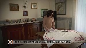 Fuori dal coro: Ladri di case, Jamal da 5 anni non paga laffitto Video |  Mediaset Infinity