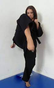 Check spelling or type a new query. Pin By Una Persona On Karate Martial Arts Women Women Karate Martial Arts Girl