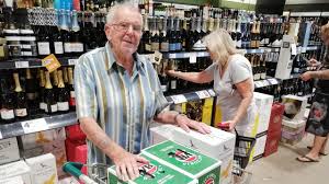 Il cliente ha ricevuto decine di proposte originali da parte di designer professionisti e ha scelto il suo design preferito. Woolworths Delays 10bn Endeavour Drinks Group Spin Off