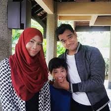Enjoy the videos and music you love, upload original content, and share it all with friends, family, and the world on youtube. Senarai Pelakon Dia Semanis Honeymoon