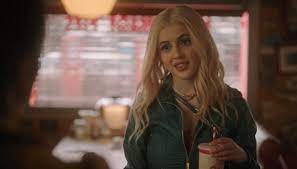 Кей джей апа, камила мендес, коул спраус и др. Who Is Lynette Fields Aka Squeaky On Riverdale Craveyoutv Tv Show Recaps Reviews Spoilers Interviews