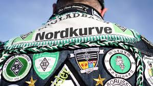 The compact squad overview with all players and data in the season squad borussia mönchengladbach. 5 Merkmale Eines Gladbach Fans Das Macht Die Fohlenanhanger Aus German Site