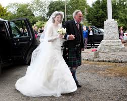 Kit harington and rose leslie announced their engagement last year (courtesy kitharingtonn). Game Of Thrones Rose Leslie Wears Lace Wedding Dress As She Marries Kit Harington