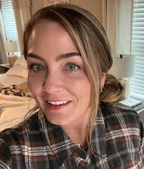 I'm a loving woman from london🇬🇧, 46, passionate about gardening and  sports. I'm caring and cheerful, ready for a kind partner to share life's  adventures. 📞 hopp.bio/chatmeewhatsappsingle