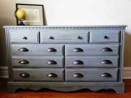 Comment peindre un meuble verni. 1001 Techniques Pour Repeindre Un Meuble En Bois