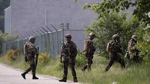 The group's members questioned the power play in the search for conings and the alleged difference between this manhunt and the one for the perpetrators of the 2015 and 2016 attacks in paris and brussels. Von Jurgen Conings Fehlt Weiterhin Jede Spur Erneute Suchaktion In Limburg Gestartet Grenzecho