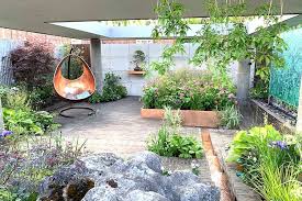 Chelsea Flower Show 2019 The Silent Pool Gin Garden Is All About Finding A Calming Inner City Space Using Scen Chelsea Flower Show Chelsea Flower Flower Show