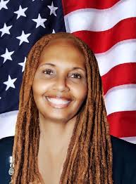 Ellen Vandyke's Instagram, Twitter & Facebook