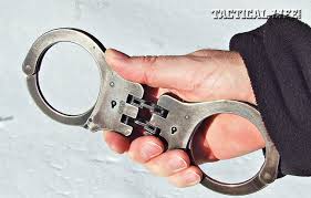 The alcyon hinged handcuffs model 5005. Tips And Tactics For Handcuffing Suspects Tactical Life Gun Magazine Gun News And Gun Reviews