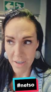 Charlene Bolla se Hele Posh Vibes en Comedy Tiks