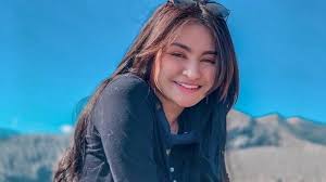 Terlebih karena selama ini panji komara tidak hanya memanajeri nathalie, tapi juga sule. 5 Fakta Nathalie Holscher Dj Mualaf Yang Kabarnya Calon Istri Sule