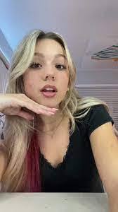 Colette Willard's Instagram, Twitter & Facebook