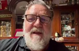 Russell Crowe: Il Gladiatore delle Marche