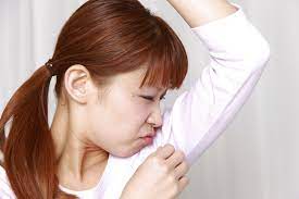 Cara hilangkan bau badan bukannya susah sebenarnya. 10 Petua Hilangkan Bau Ketiak Hangit Dengan Berkesan Semulajadi