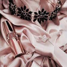 Maybe you would like to learn more about one of these? Get The Perfect Valentine S Day Look No Matter Your Plans Acessorios Para Cabelo De Noiva Joias De Opala Looks
