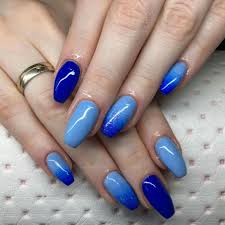 Niebieskie Ombre Blue Ombre With Images Niebieskie Paznokcie