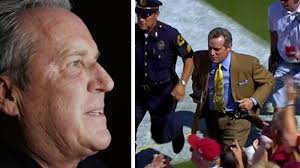 Nessler is late to the broadcast booth at the '06 Red River Rivalry