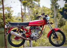 Dengan tipe mesin yang digunakan adalah 4 tak dohc pendingin udara yang memiliki kapasitas 144.7 cc dan memiliki daya maksimalnya mencapai 8.500 rpm dan mampu memberikan torsi maksimal mencapai 1.3 kgm. Revolusi Mengejutkan Honda Gl Dari Gl 100 Hingga Tiger 2000