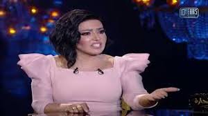 استنكار وغضب عبر مواقع التواصل الاجتماعي عقب تكريم الفنانة المصرية سمية الخشاب في السعودية بدرع يحتوي على ختم الرسول. Ø³Ø± Ø¨ÙƒØ§Ø¡ Ø³Ù…ÙŠØ© Ø§Ù„Ø®Ø´Ø§Ø¨ Ù…Ø¹ Ø¨Ø³Ù…Ø© ÙˆÙ‡Ø¨Ø© ÙÙ‰ Ø¨Ø±Ù†Ø§Ù…Ø¬ Ø´ÙŠØ® Ø§Ù„Ø­Ø§Ø±Ø© Ø¯ÛŒØ¯Ø¦Ùˆ Dideo