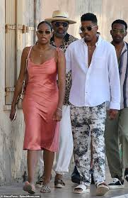 Songz and harvey were once again seen together on new year's eve and this time, the two weren't afraid to indulge in some pda while spending the holiday together. Steve Harvey Third Wheels Daughter Lori And Trey Songz On A Date While Smoking