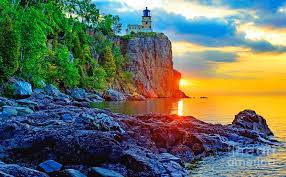 The light displays a flashing white light, which is generated by a pair of aerobeacons that replaced the original glass fresnel lens many years ago. Split Rock Lighthouse Two Harbors Mn Photograph By Vito Palmisano