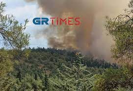 Μεγάλη φωτιά έχει ξεσπάσει στο σέιχ σου, στο ύψος του αγίου παύλου, στη θεσσαλονίκη. Btoev8ymyygvkm
