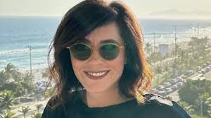 Estrela da Casa: quem é Bea, cantora de pagode já foi backing vocal de  Rodriguinho