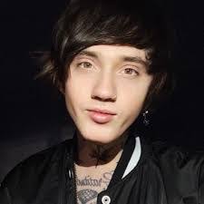 Rebecca Kinser's Instagram, Twitter & Facebook