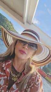 Is 44:13 “ Ainda antes que houvesse dia, eu sou e ninguém há que possa  fazer escapar das minhas mãos, operando eu, quem impedirá?”, “ Vivendo as  promessas e bondade de Deus em minha vida!, ...