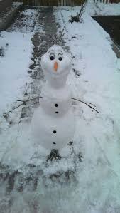 Als erstes muss man die die anleitung gilt nur für ihre richtige vorgehensweise bei der realisierung dieses projekts, aber die. Ein Selbstgebauter Olaf Im Eigenen Garten Bauen Olaf Disney Schnee Mohre Diy Spass Schneemann Schnee Schneemann Schneemann Bauen