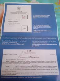 La referendumul de duminică sunt anunţate 18.548 de secţii de votare, dintre 1235 în capitală şi 306 în străinătate. A Inceput Romanii VoteazÄ La Referendumul Pentru Familie
