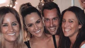 Nrl star mitchell pearce's fiance kristin scott has reportedly been spotted back in the company of the wives and partners of newcastle . Mitchell Pearce Texte Hochzeit Abgesagt Newcastle Knights Die Clubangestellte Kristin Scott Freundin Nach Welt