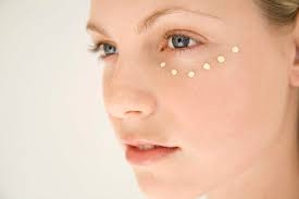 Bạn cần lưu ý điều gì khi mua kem dưỡng mắt?