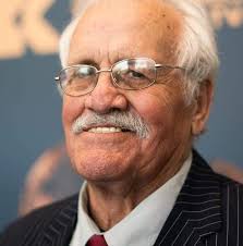 Wat 'n hartseerdag. Andre Scholtz is oorlede. Hy het so 'n groot voetspoor  in ons rolprentbedryf en kunsgemeenskap gelaat. Rus sag ou grote