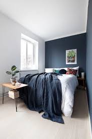 Plébiscitée pour son esprit chic et intemporel, il fait une teinte incontournable en mode comme en déco. 1001 Exemples Impressionnants De La Chambre Bleu Nuit Moderne