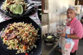 Daging salai atau 'smoked meat' adalah kaedah yang di amalkan semenjak dahulu sebagai salah satu teknik penyediaan daging. Atuk 3 Cucu Masih Handal Di Dapur Nasi Goreng Daging Salai Power Boring Duduk Rumah Selagi Ada Kudrat Dia Nak Buat Juga Viral Mstar
