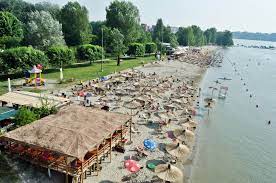 It was about 35 degrees with clear blue skies and the strand was pleasantly full of life. Serbien Sommerplatze Viele Moglichkeiten Zum Auffrischen Und Geniessen Serbien Incoming Dmc