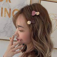 See How Korean Girls Match Cute Hair Clip In Hairstyle Heart Studs Hair Clips Cute Hairstyles