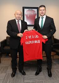 Kulüpler birliği başkanı ahmet nur çebi, tff ile yapılan toplantının ardından yaptığı açıklamada maalesef bizim teyidimizin alınmadığı bir açıklama var. 2 Ve 3 Lig Kulupler Birligi Nden Ozdemir E Ziyaret Tff Haberleri Tff