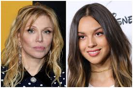 Teen Spends 163 Hours Creating Folklorico Prom Dress Made From Duct Tape