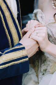 Man Re Enacts Beauty And The Beast Scene For Surprise Marriage Proposal Howtogethimtopropose Cinderella Aesthetic Beauty And The Beast Princess Aesthetic