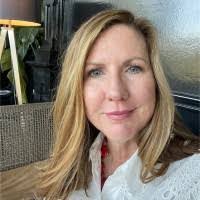 Donna Hedley's Instagram, Twitter & Facebook