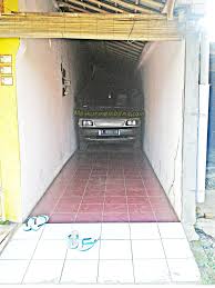 Biasanya, dua garasi mobil selebar 18 x 20 kaki. Desain Rumah Utamakan Garasi Atau Ruang Tamu