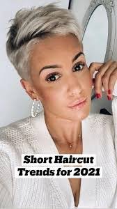 Colleen Crook's Instagram, Twitter & Facebook