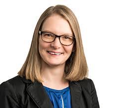 Elizabeth Behling's Instagram, Twitter & Facebook