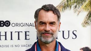 Neighbours': Margot Robbie, Chris Hemsworth Started