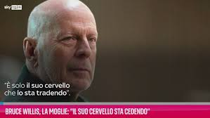 Bruce Willis, la moglie: “Il suo cervello sta cedendo”