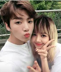 Pared musical imagenes de cantantes calle y poche lisa blackpink fondo de pantalla filtros para fotos rosas negras ropa estética fotos de chicas bailarinas. Bts Lisa Y Jungkook Novocom Top